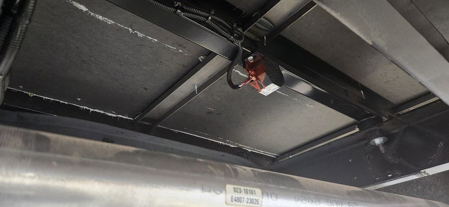 Underbody structure of an HLE shuttle bus