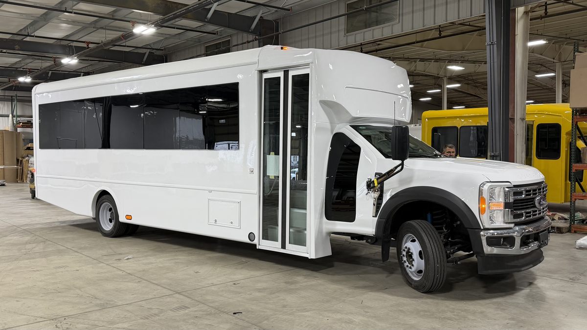HLE Kavlyr shuttle bus, front three-quarter view in the plant