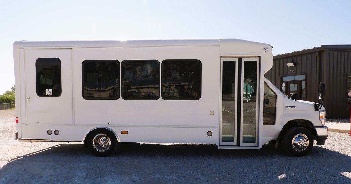 HLE Mavryk shuttle bus, passenger side with entry door